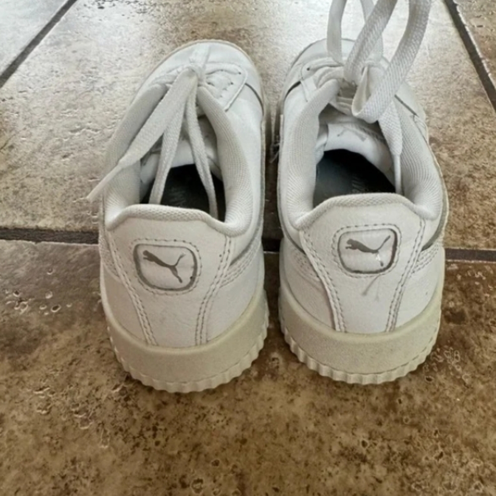 Sneakers - Picture 3 of 4